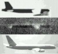 Appearance of a Boeing B-52 (top) and a 757 (bottom) aside a contrast-enhanced image of the Hawaii UFO (40 KB)